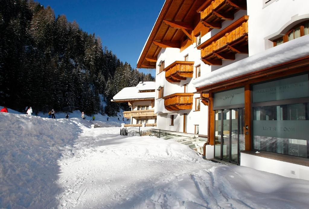 Savoy Dolomites Luxury & Spa Hotel Selva di Val Gardena Exterior photo